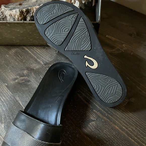 Olukai black slide sandals - Picture 2 of 3